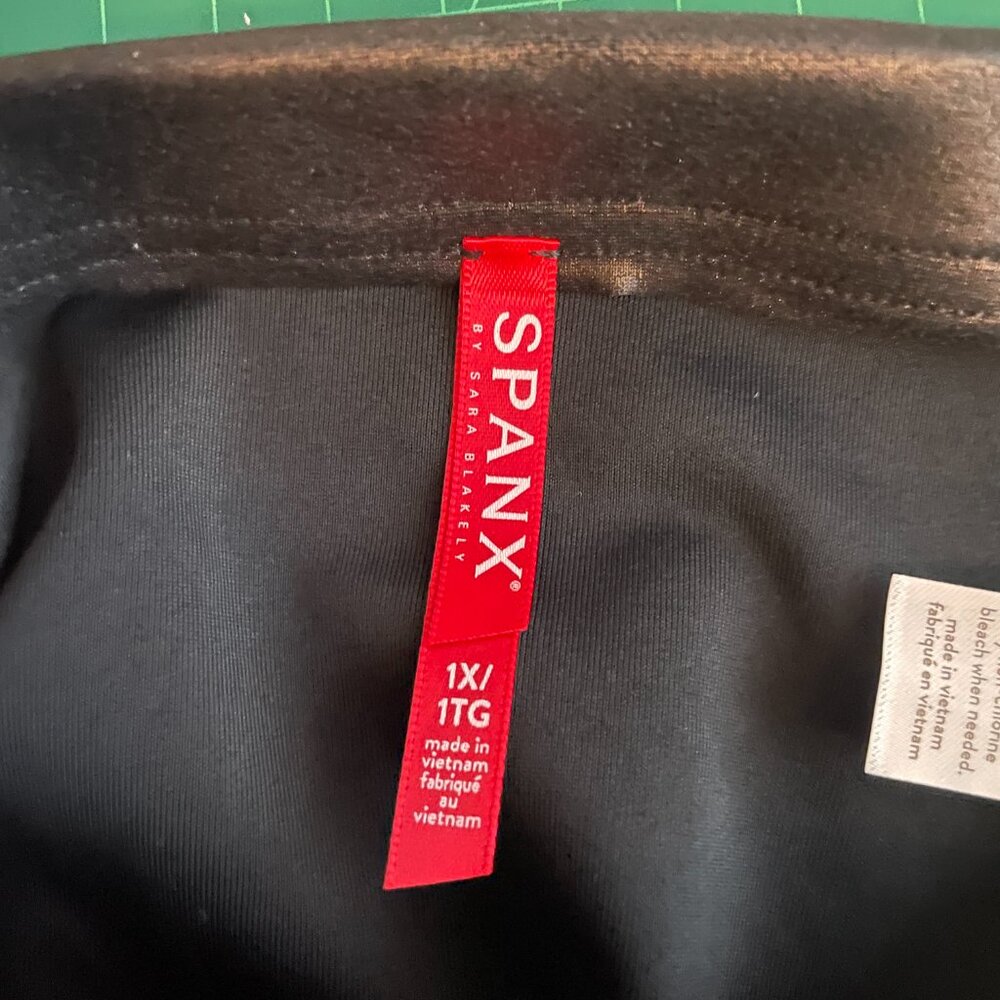 SPANX Women Plus Size 1X Black Faux Leather Skater Mini Skirt Edgy Rocker Punk - Picture 5 of 6